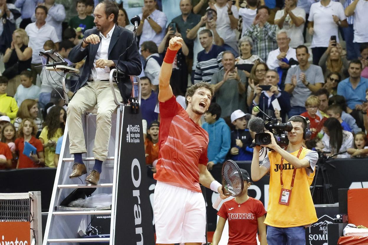 Pablo Carreño celebra su triunfo frente a Thiago Monteiro ante una afición entregada con el gijonés. 