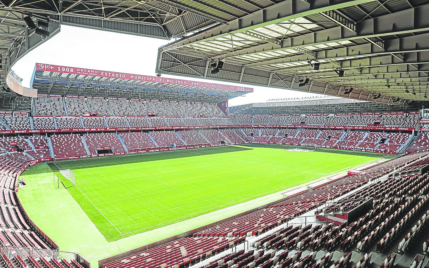 Panorámica de El Molinón en la actualidad, que el Grupo Orlegi pretende reconstruir desplazando el terreno de juego de su histórica ubicación. 