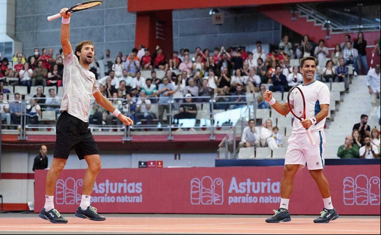 Andrés Molteni y Máximo González, ganadores de la final de dobles del Gijón Open.