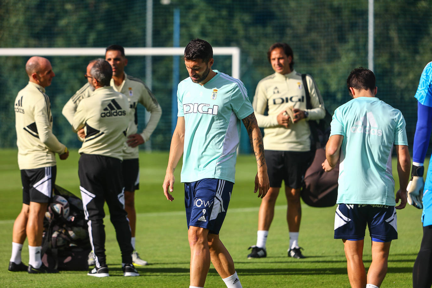 Fotos: Así ha sido el primer entrenamiento de Cervera al frente del Real Oviedo