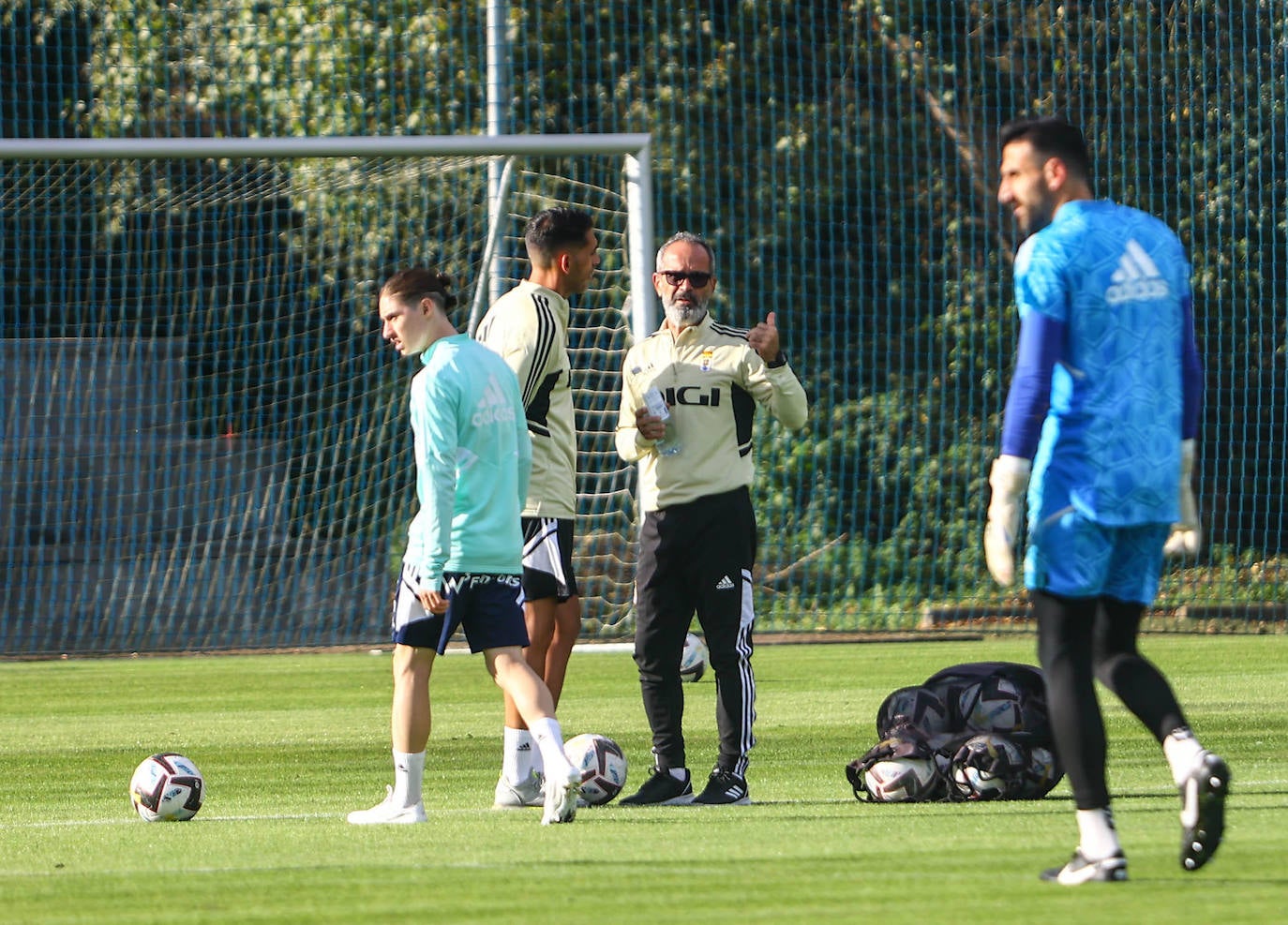 Fotos: Así ha sido el primer entrenamiento de Cervera al frente del Real Oviedo