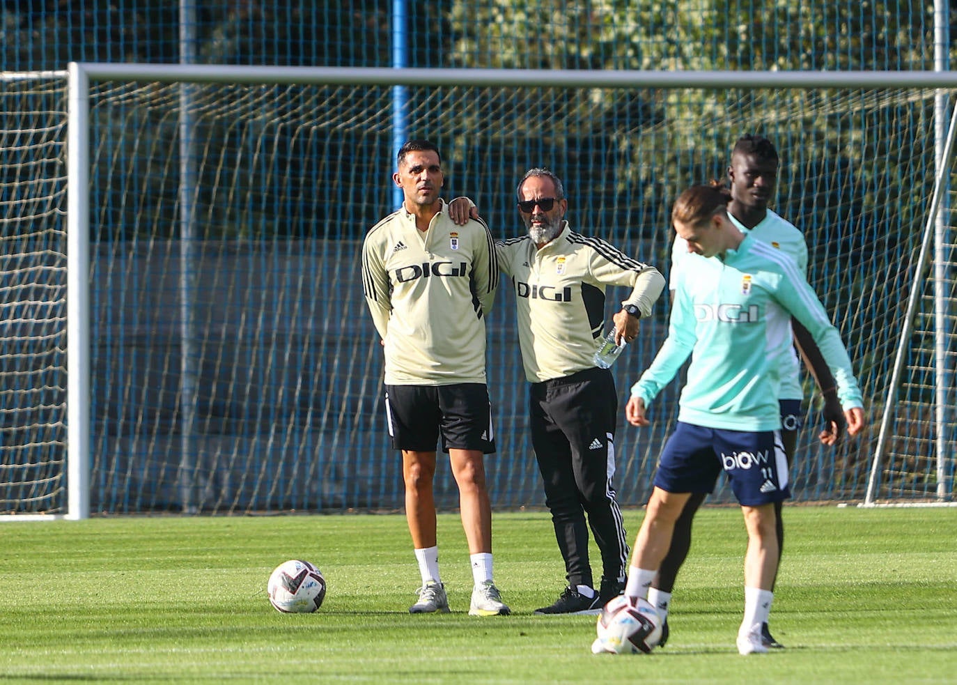 Fotos: Así ha sido el primer entrenamiento de Cervera al frente del Real Oviedo