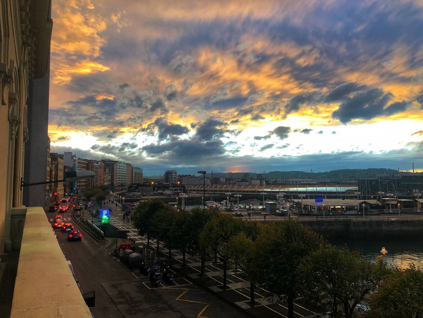 Fotos: Espectacular atardecer en Gijón