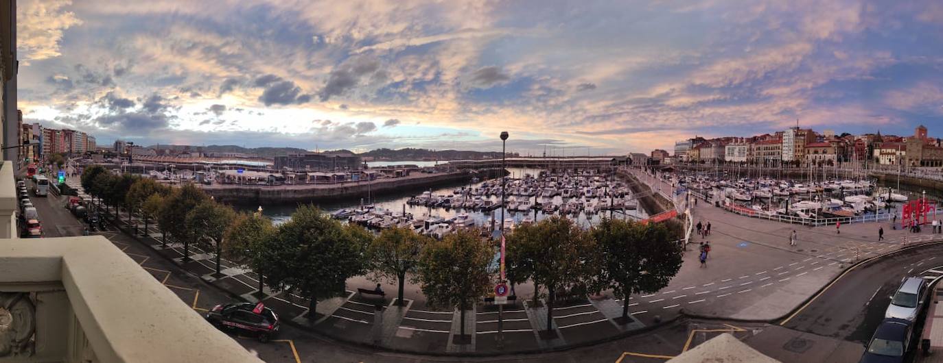 Fotos: Espectacular atardecer en Gijón