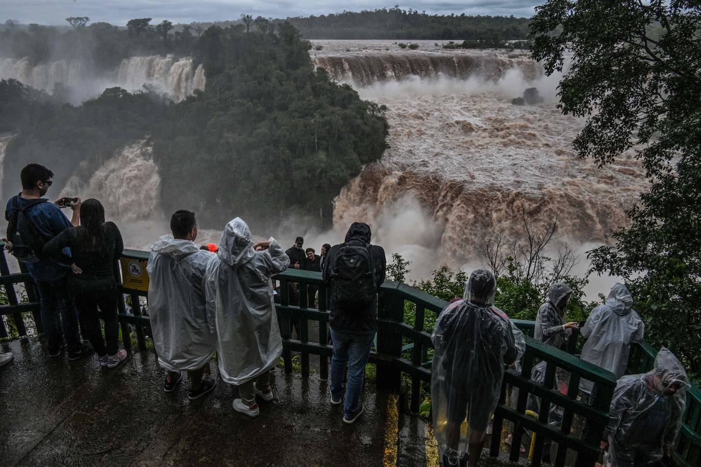 Fotos: El agua de las cataratas de Iguazú multiplica su caudal por diez