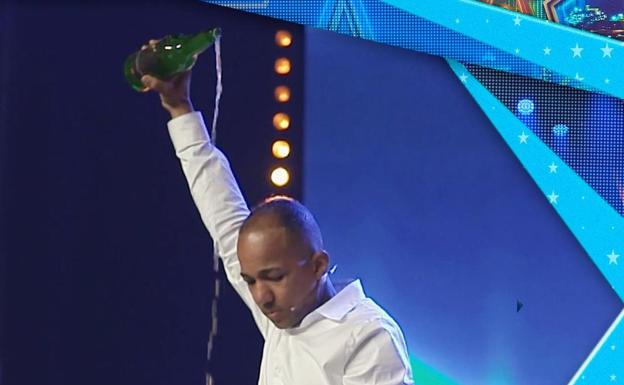 Wilkin Aquiles, campeón mundial de escanciado, dio la sorpresa a Paula Echevarría en 'Got Talent'