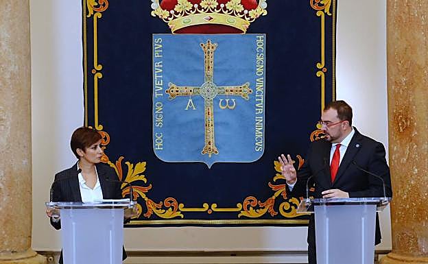 La ministra de Política Territorial, Isabel Rodríguez, y el presidente del Principado, Adrían Barbón, este jueves. 