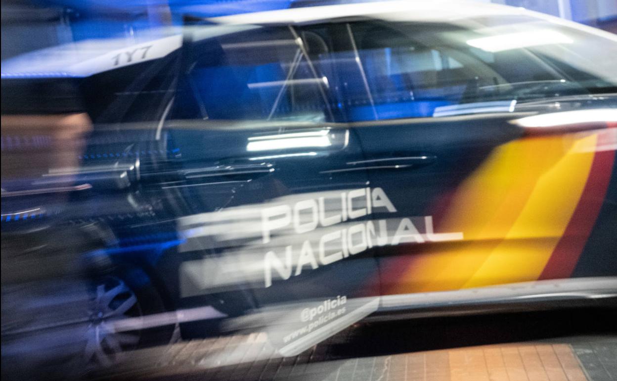 Los dos arrestados fueron interceptados en el barrio gijonés del Natahoyo circulando con el furgón robado