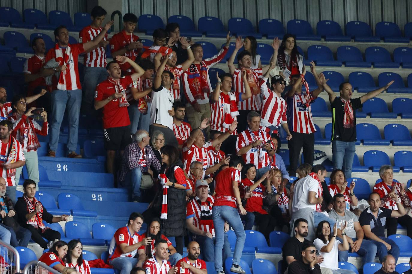 Fotos: ¿Estuviste en el Alavés - Sporting? ¡Búscate!