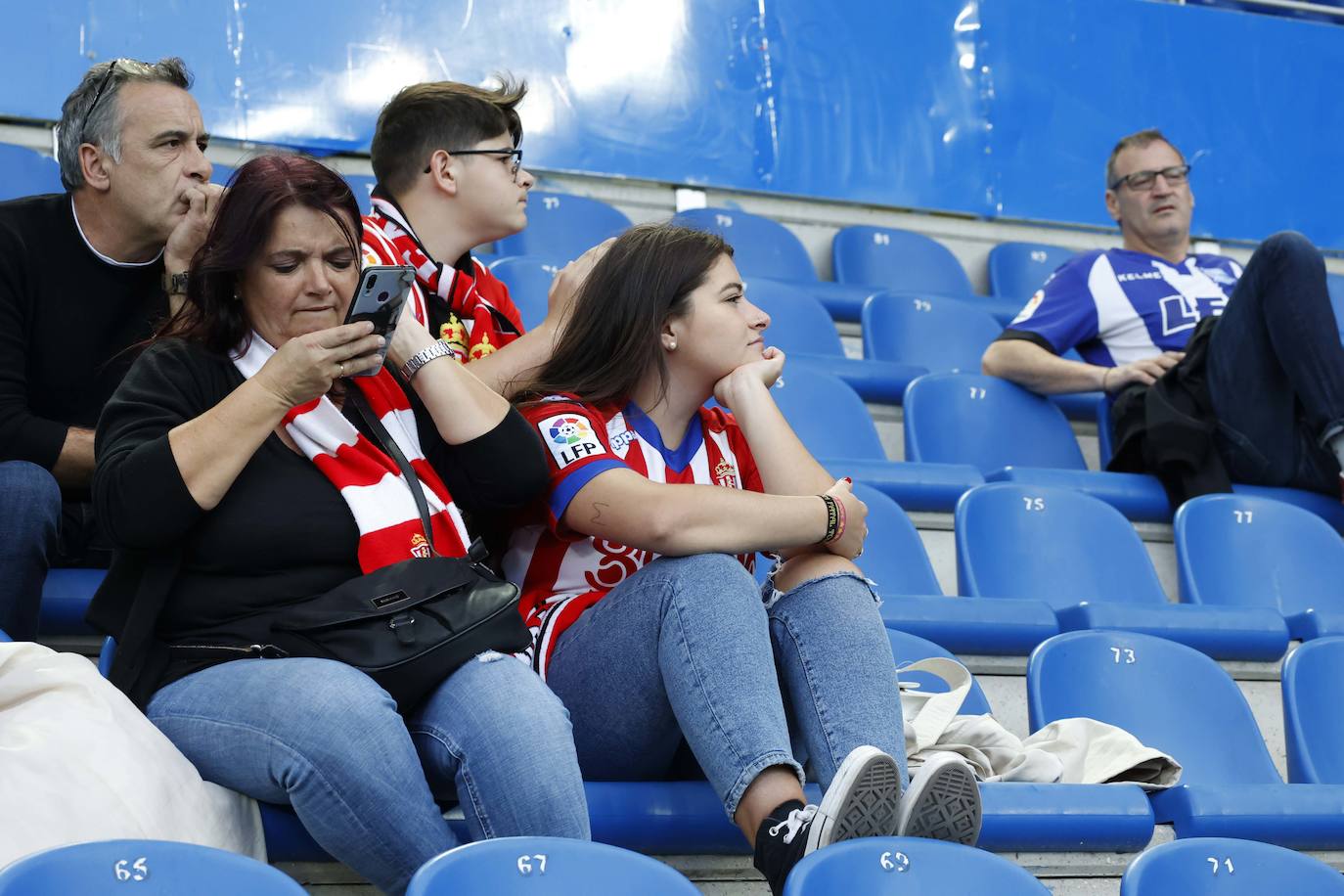 Fotos: ¿Estuviste en el Alavés - Sporting? ¡Búscate!