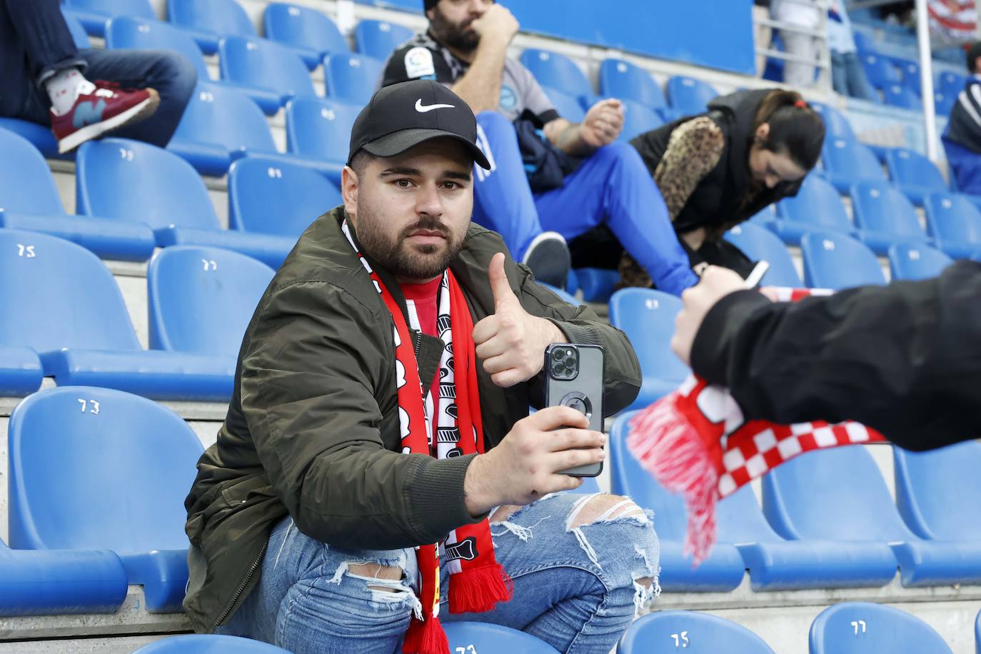 Fotos: ¿Estuviste en el Alavés - Sporting? ¡Búscate!