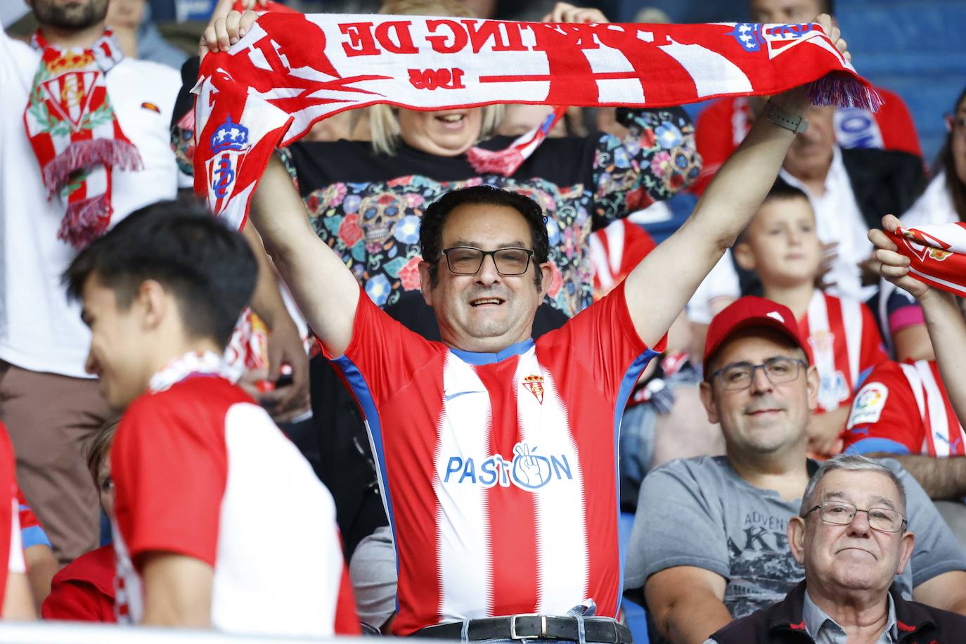 Fotos: ¿Estuviste en el Alavés - Sporting? ¡Búscate!