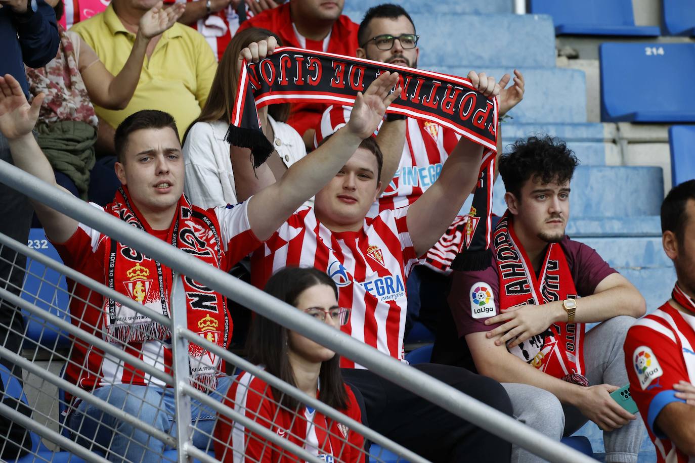 Fotos: ¿Estuviste en el Alavés - Sporting? ¡Búscate!