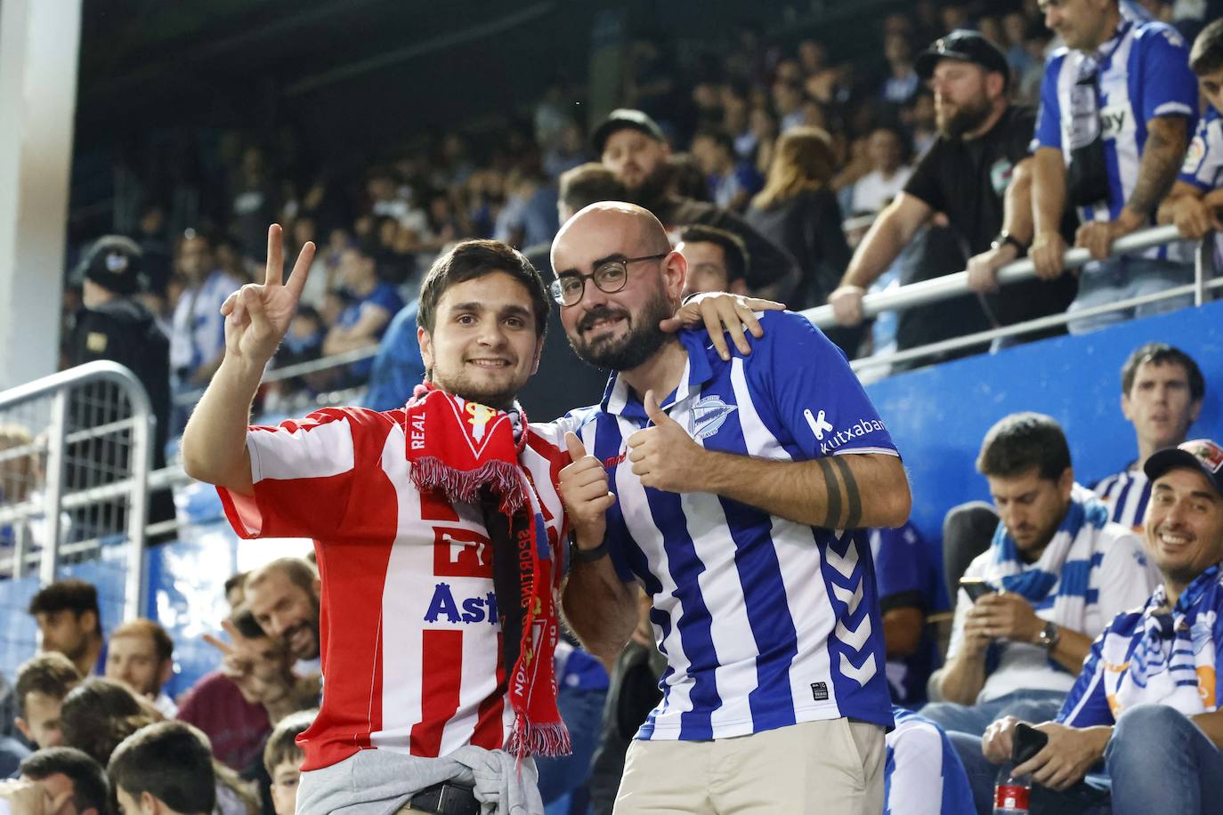 Fotos: ¿Estuviste en el Alavés - Sporting? ¡Búscate!