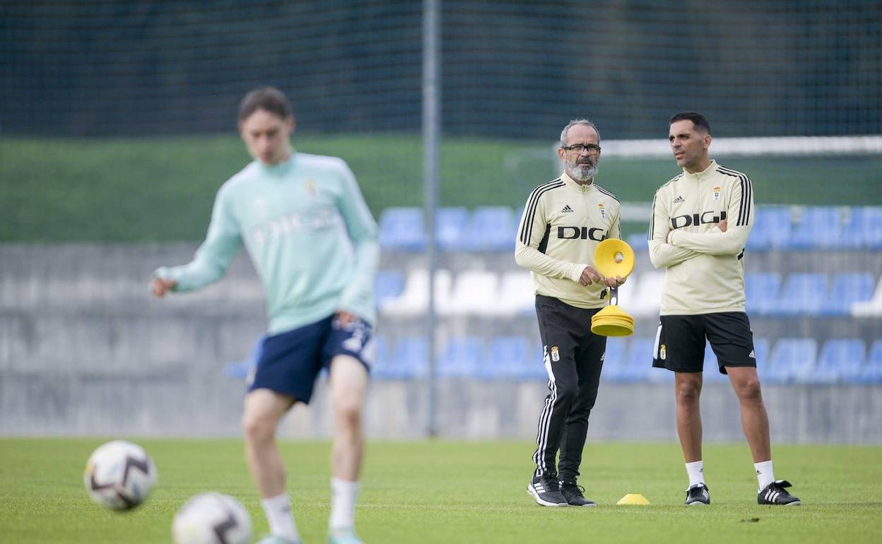 Real Oviedo | Cervera: «Tengo claro cómo voy a jugar, aún no sé con qué jugadores»