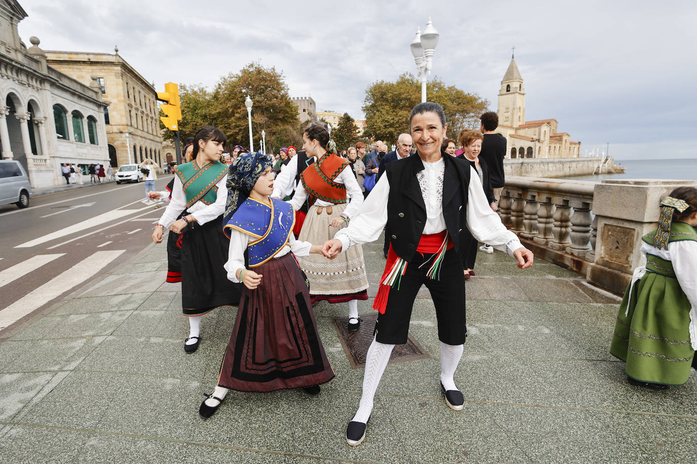 Fotos: Los pendones leoneses desembarcan un año más en Gijón