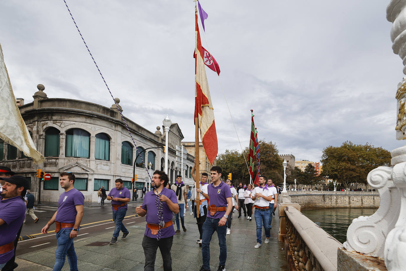 Fotos: Los pendones leoneses desembarcan un año más en Gijón