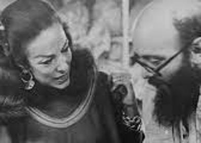 Imagen secundaria 1 - Arriba, Eduardo Matos Moctezuma con la escultura del Dios Viejo, en el Templo Mayor. Abajo, a la derecha, en el mismo lugar y a la izquierda con la actriz María Félix