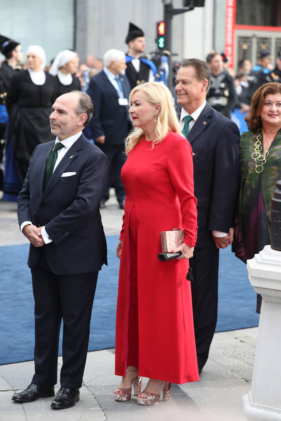 Fotos: Colorido en la alfombra azul de los Premios Princesa