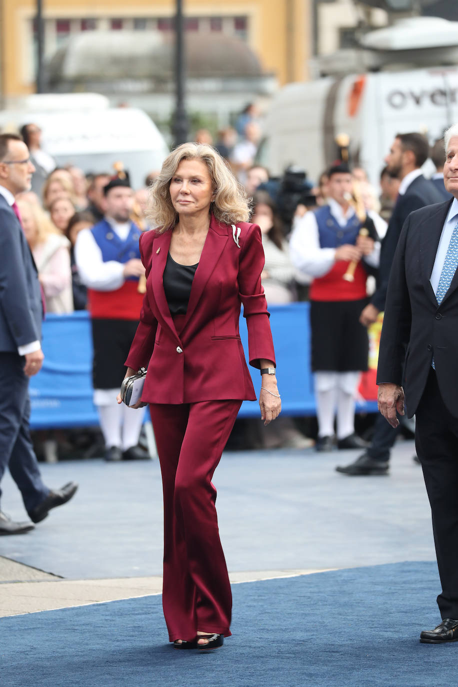 Fotos: Colorido en la alfombra azul de los Premios Princesa