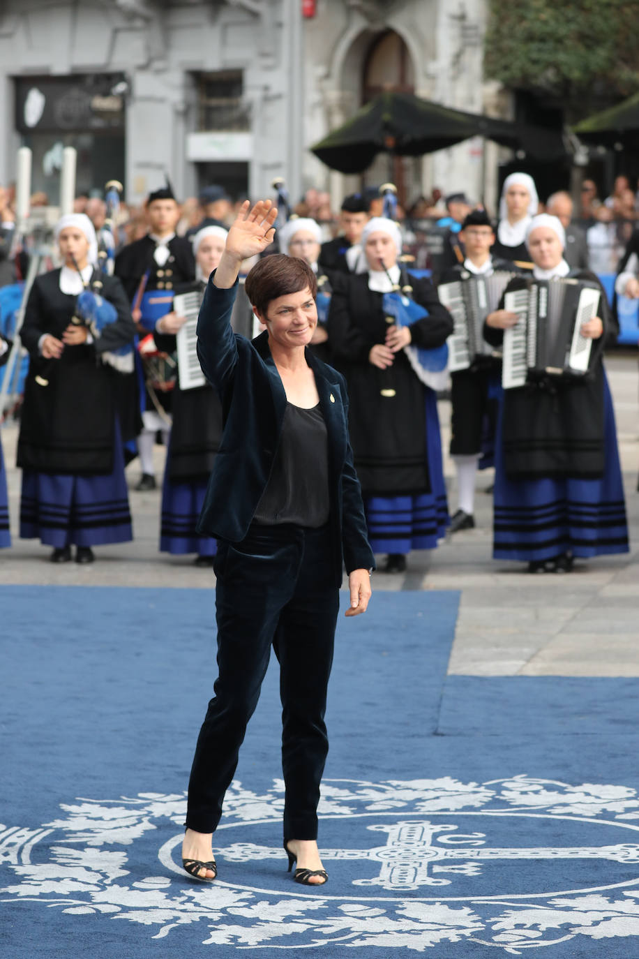 Fotos: Colorido en la alfombra azul de los Premios Princesa