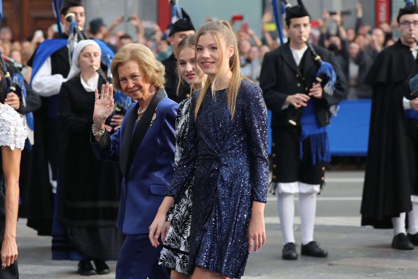 Fotos: Colorido en la alfombra azul de los Premios Princesa