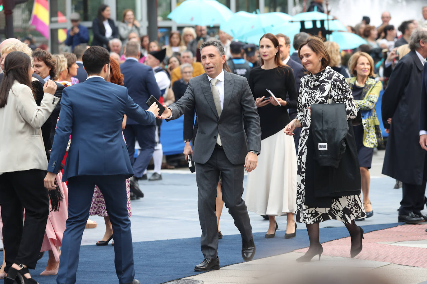 Fotos: Colorido en la alfombra azul de los Premios Princesa