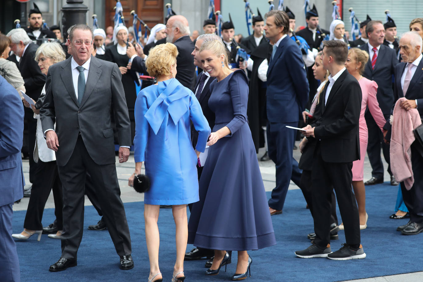 Fotos: Colorido en la alfombra azul de los Premios Princesa