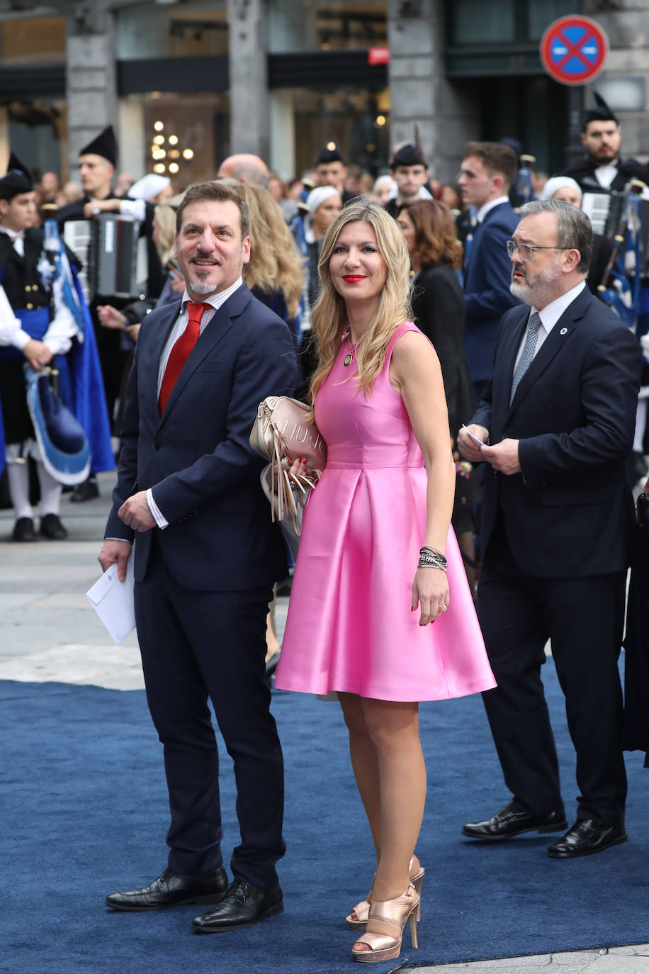 Fotos: Colorido en la alfombra azul de los Premios Princesa