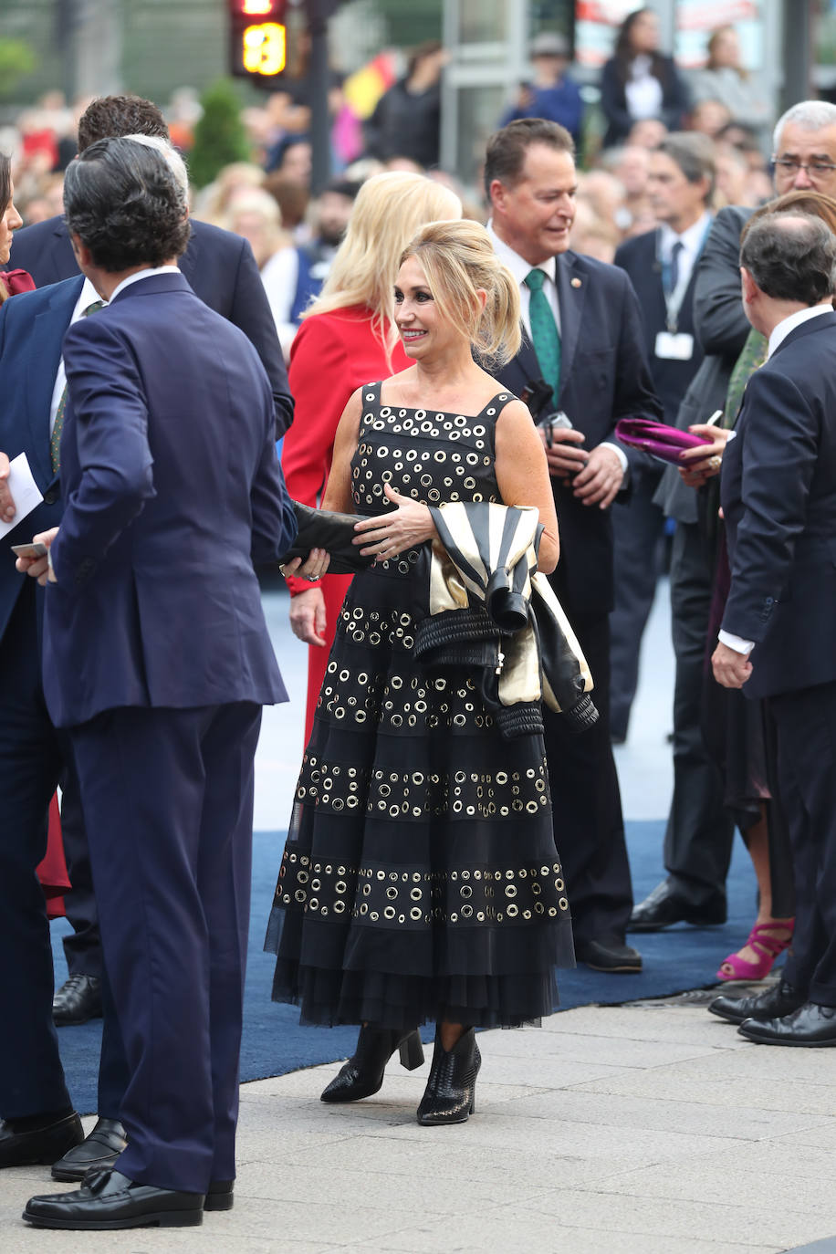 Fotos: Colorido en la alfombra azul de los Premios Princesa