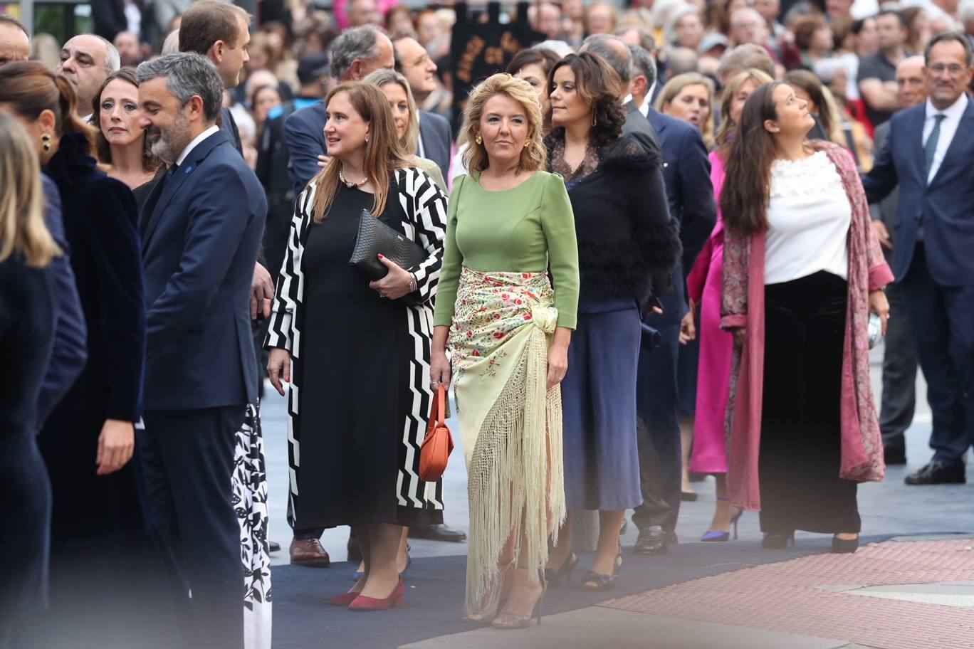 Fotos: Colorido en la alfombra azul de los Premios Princesa