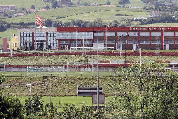 Edificios centrales de la Escuela de Fútbol de Mareo, cuya reforma y ampliación está prevista en breve.