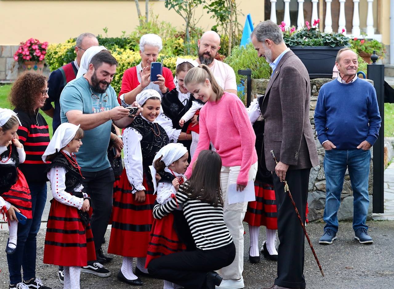 Fotos: Cadavedo, Pueblo Ejemplar y entregado en la visita de los Reyes