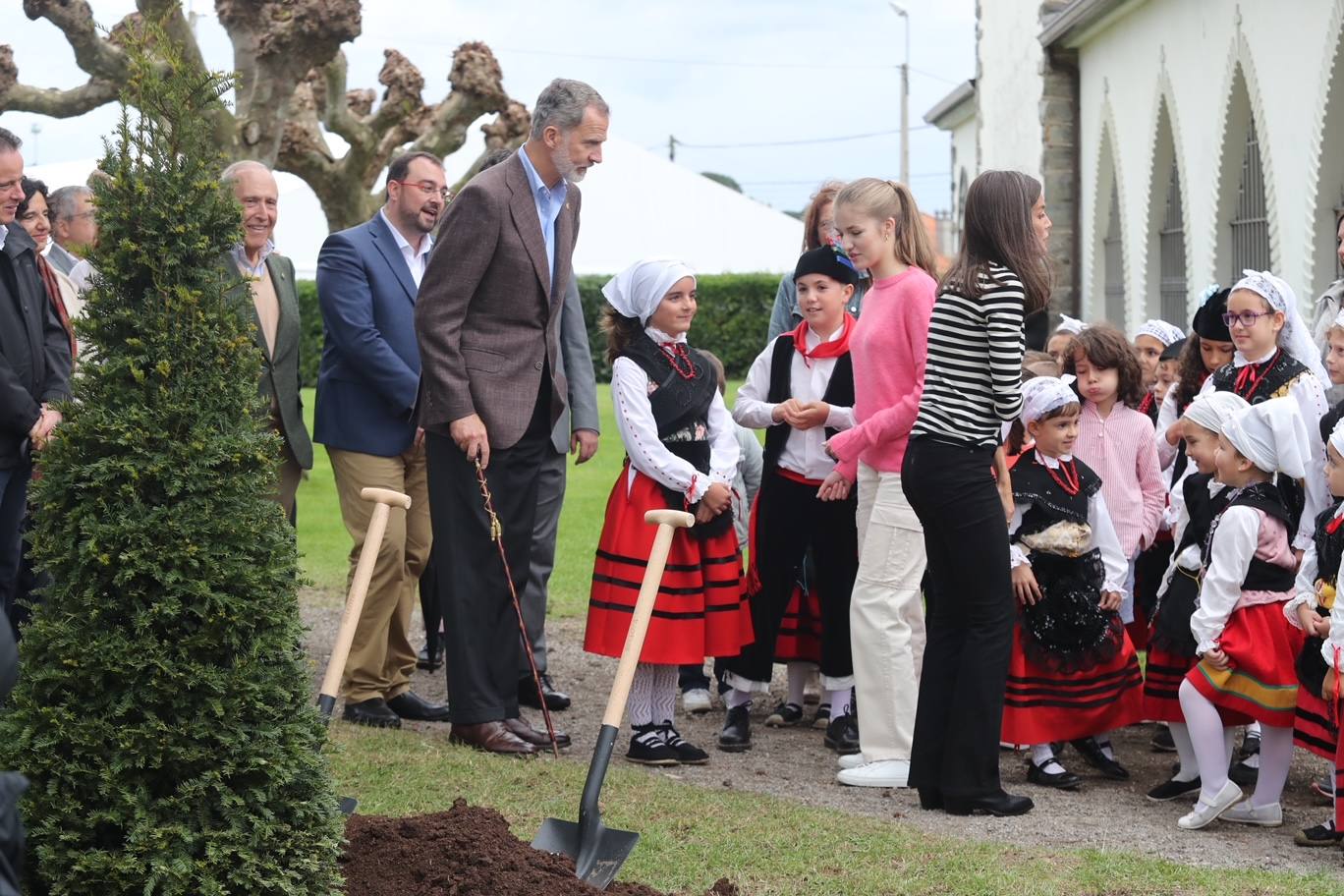 Fotos: Cadavedo, Pueblo Ejemplar y entregado en la visita de los Reyes