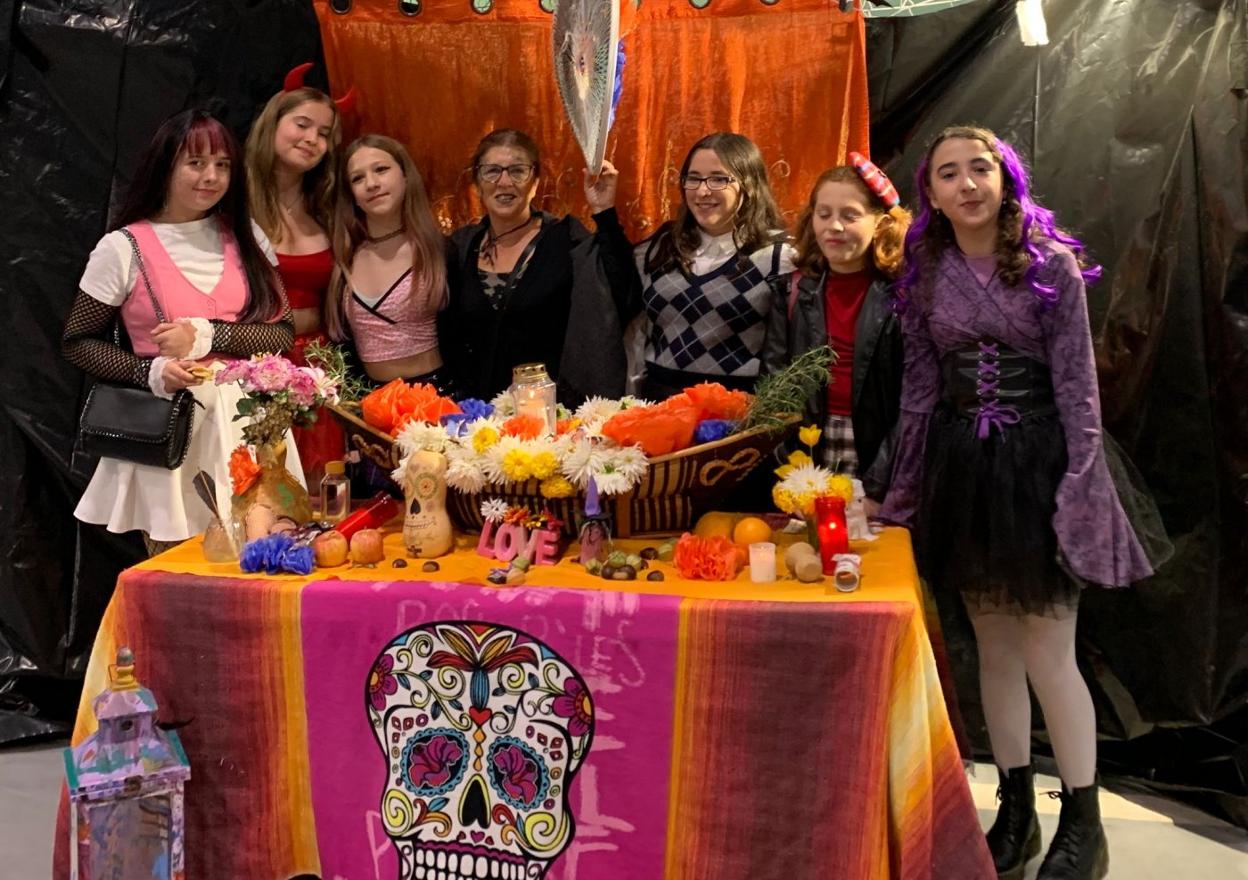 Un grupo de vecinas durante la celebración de Halloween. 