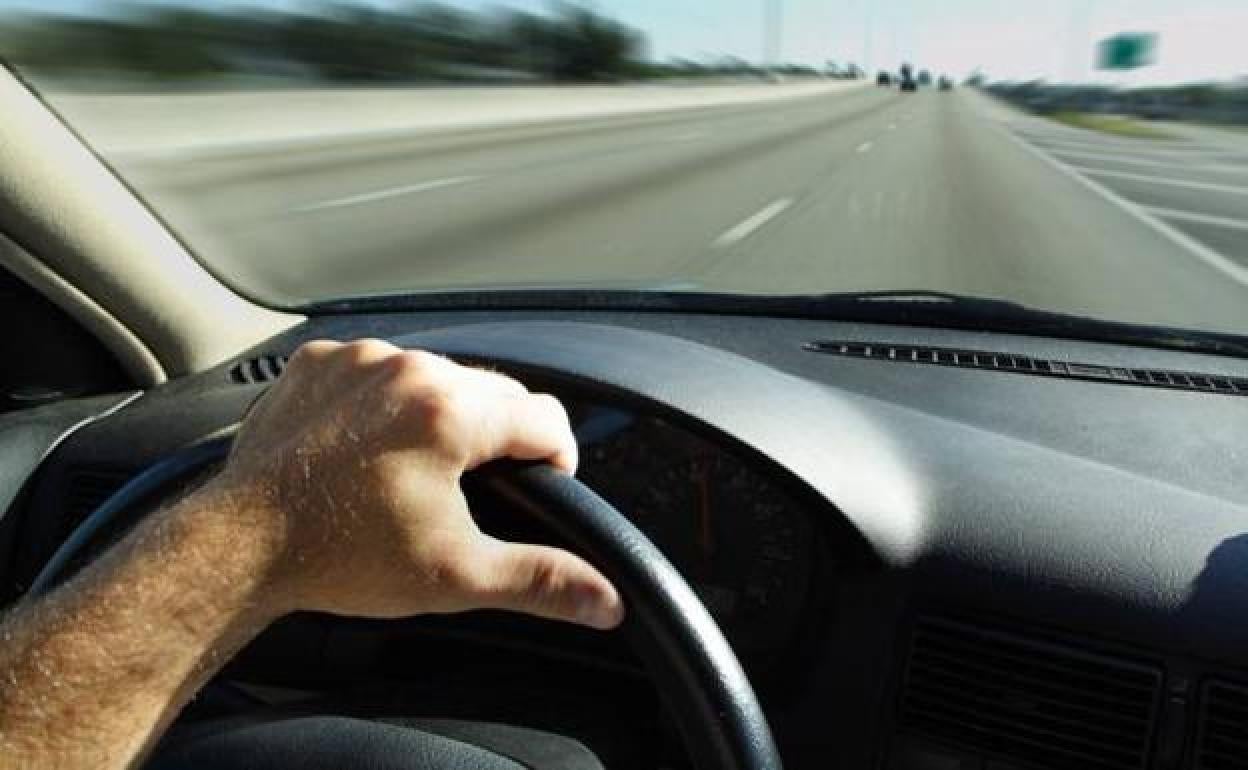 No señalizar el cambio de carril, la ifracción más repetida en las autopistas y autovías.