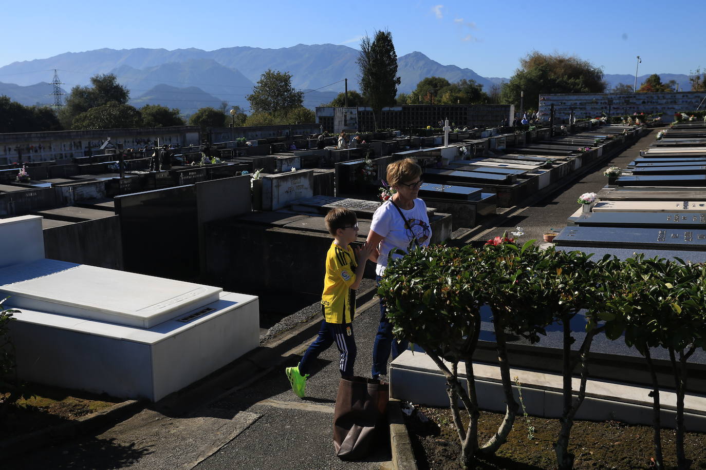 Fotos: Asturias, fiel a la tradición en el día de Todos los Santos