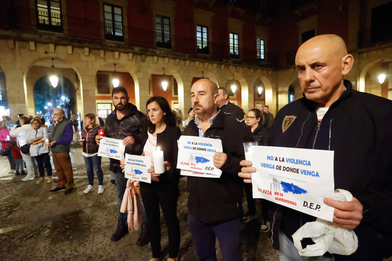 Fotos: Concentración de padres de familia separados en Gijón en memoria de Olivia