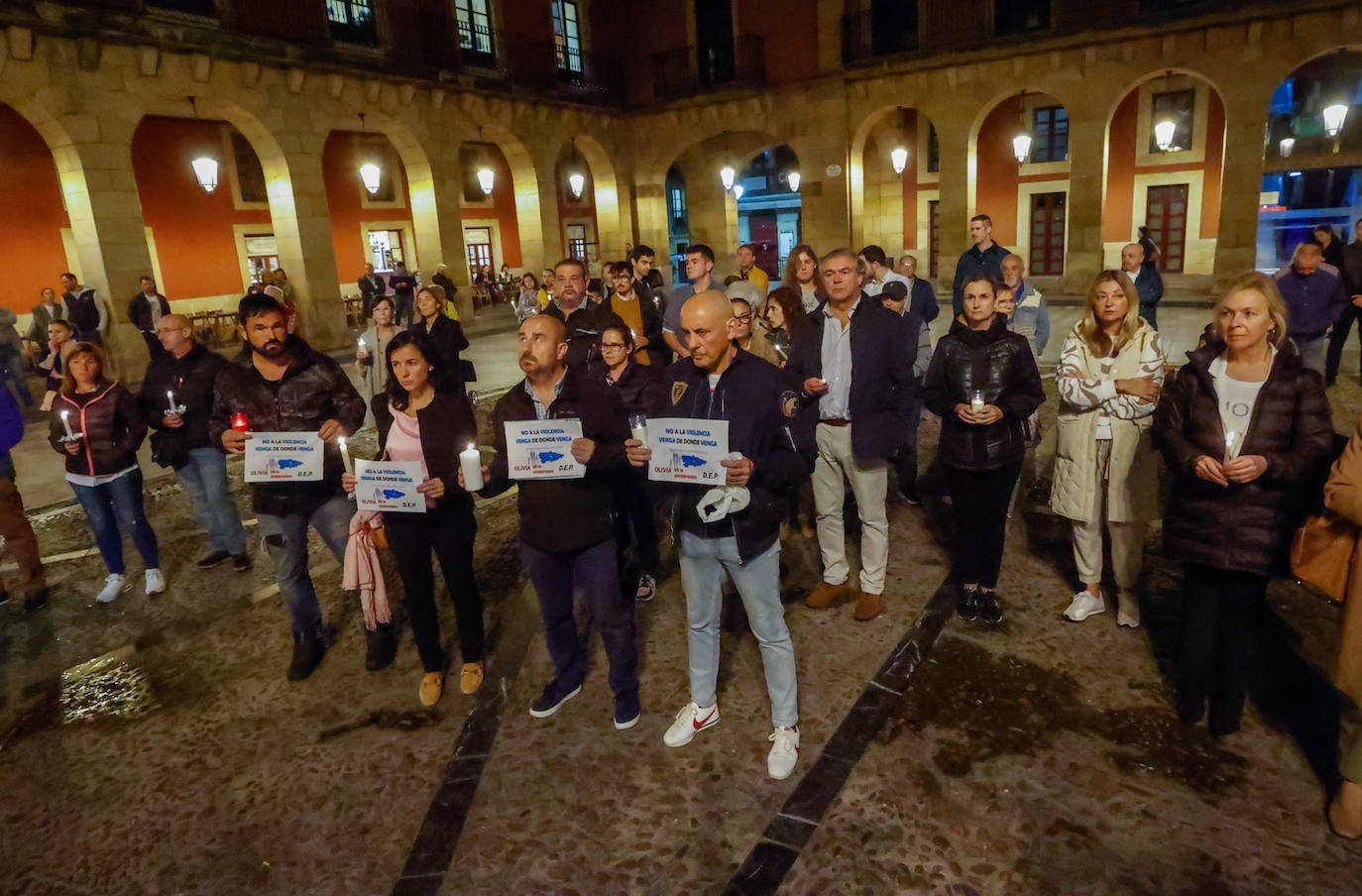 Fotos: Concentración de padres de familia separados en Gijón en memoria de Olivia