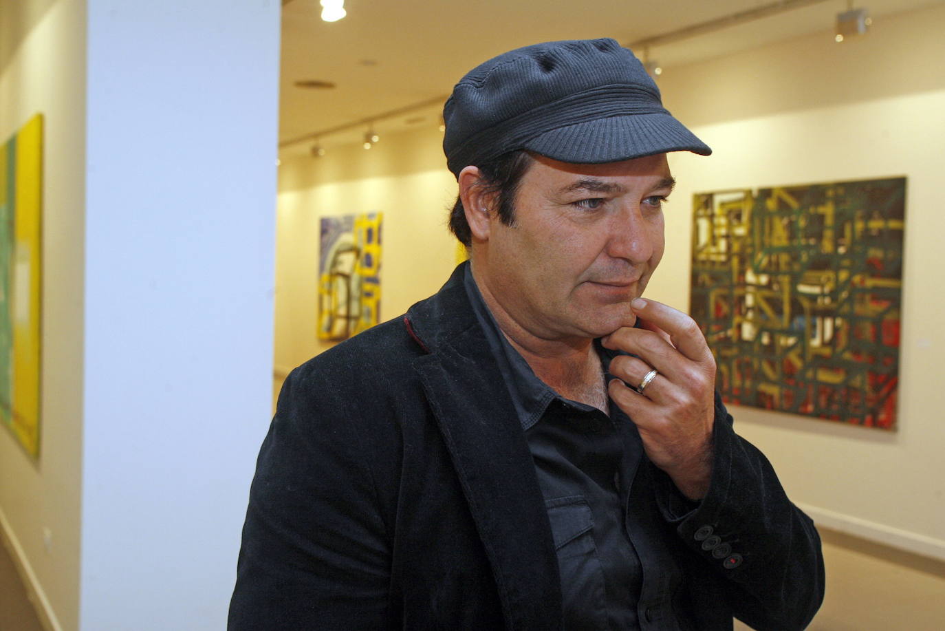 El cubano volvió por tierras asturianas para presentar su colección de obras pictóricas ('Muros') donde trataba de representar la situación de su país natal. La exposición tuvo lugar en el Teatro Campoamor de Oviedo en mayo de 2009