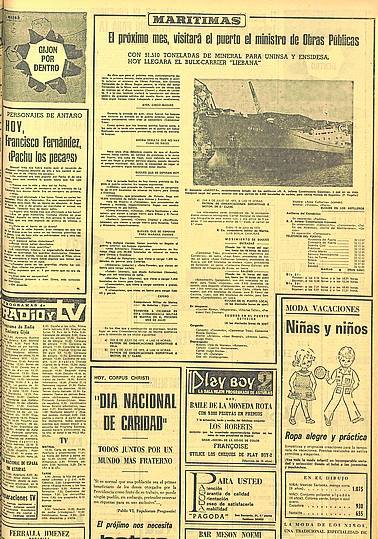 Imagen secundaria 2 -  Recortes de EL COMERCIO con andaduras navieras de la empresa, desde el naufragio de uno de los vapores en 1935 a la botadura de un mercante en 1973.