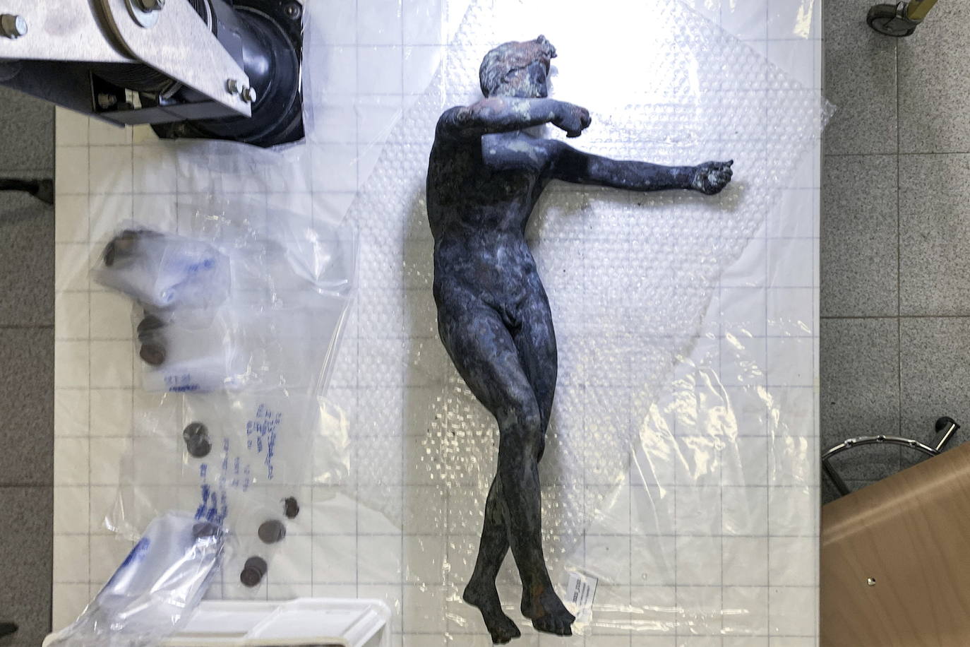 Fotos: Un tesoro en bronce romano emerge en la Toscana