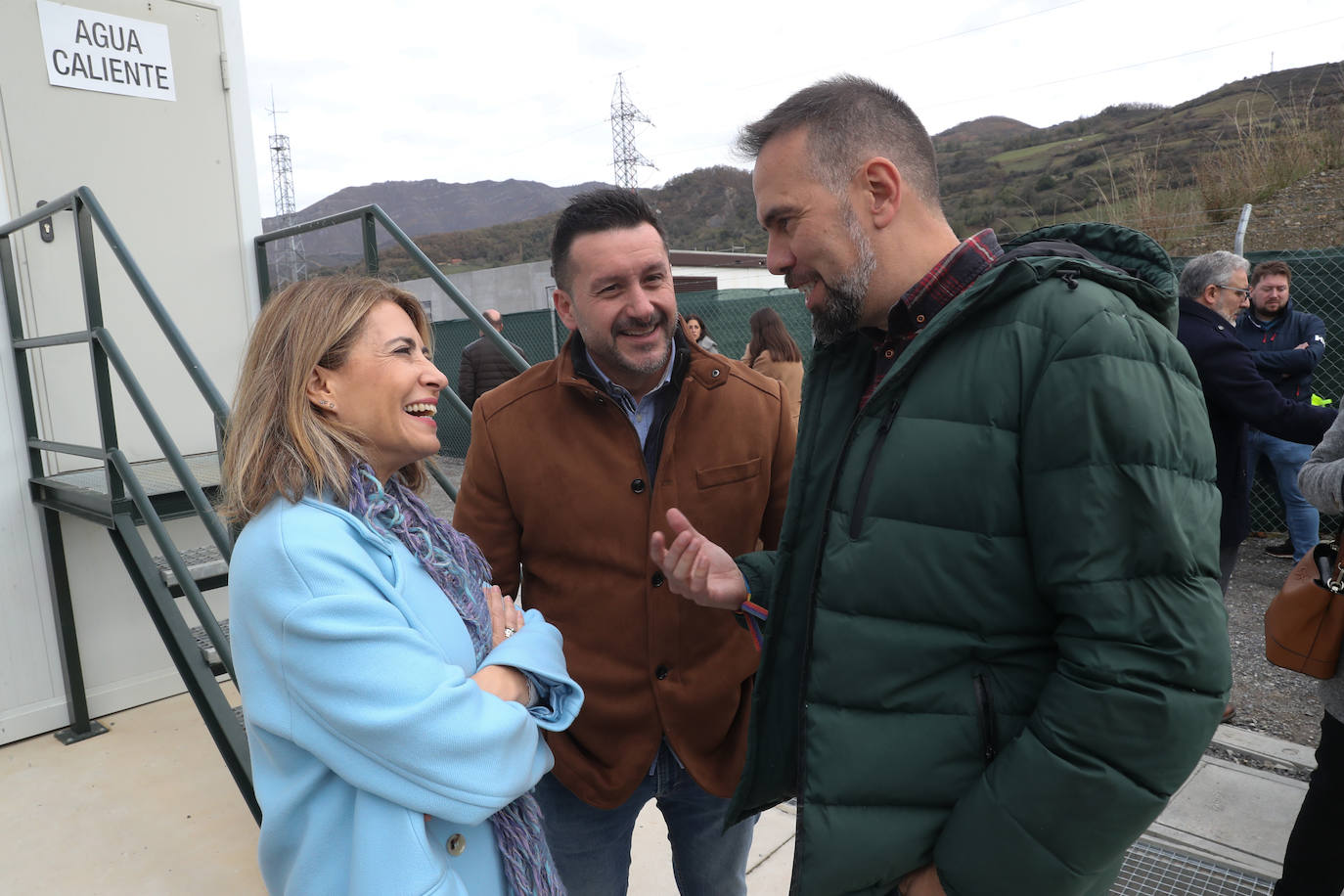 Fotos: Día histórico para Asturias con el primer tren de pasajeros que cruza la variante de Pajares