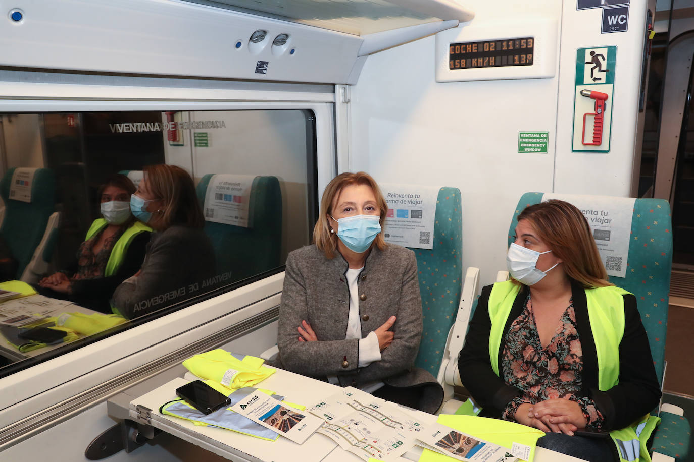 Fotos: Día histórico para Asturias con el primer tren de pasajeros que cruza la variante de Pajares