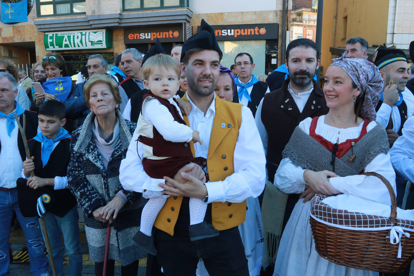 Fotos: La fiesta de los Humanitarios llena las calles de Moreda