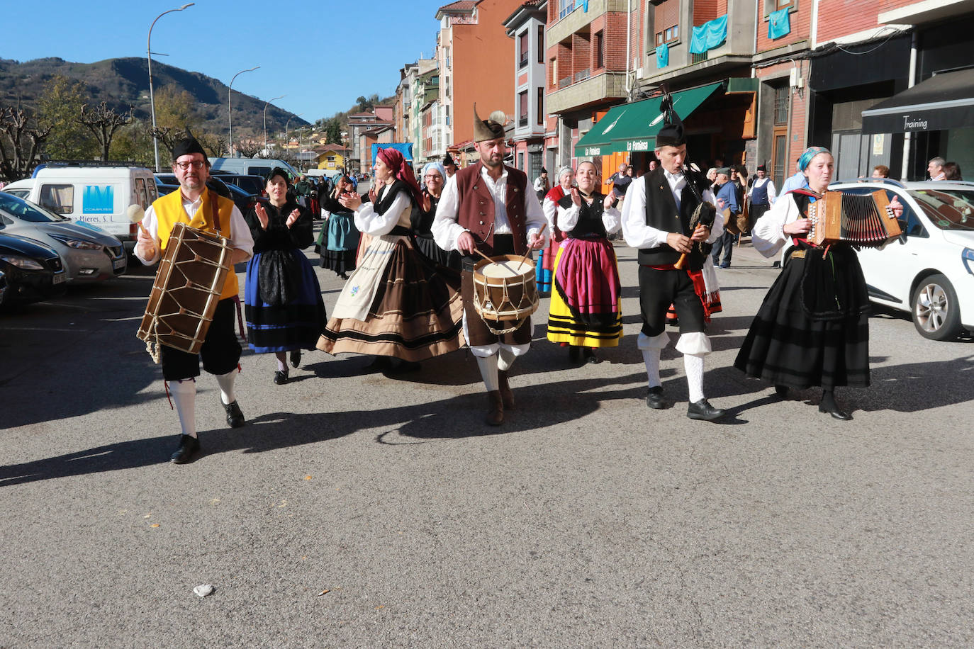 Fotos: La fiesta de los Humanitarios llena las calles de Moreda
