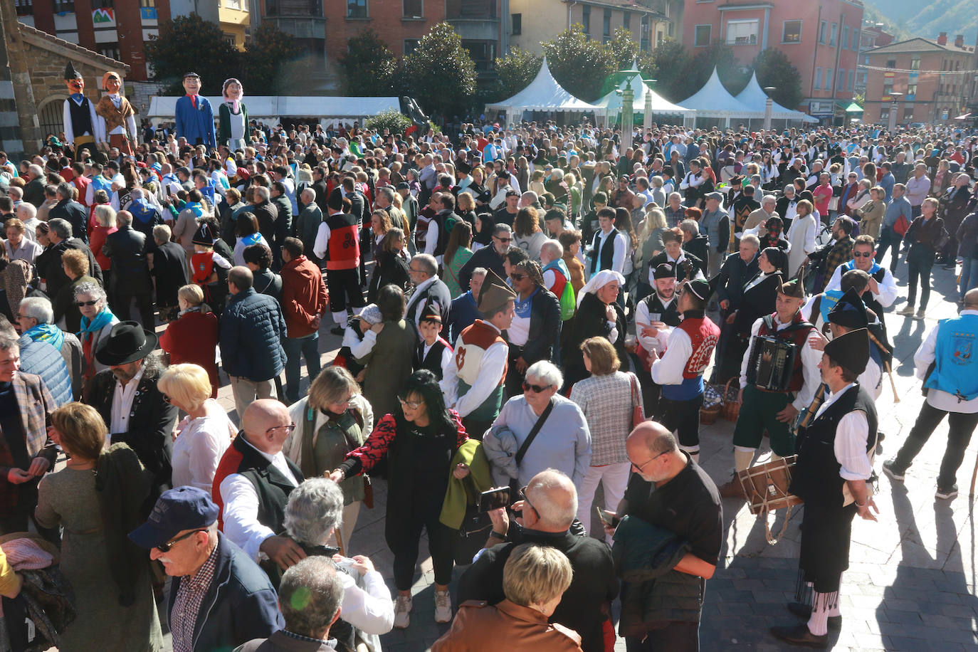 Fotos: La fiesta de los Humanitarios llena las calles de Moreda