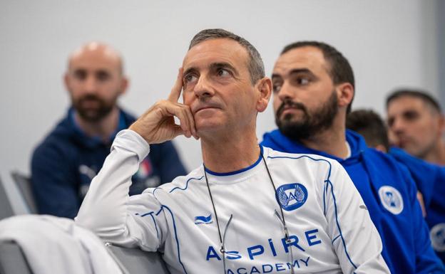 Edorta Murua, durante una reunión de trabajo de la academia del fútbol catarí.