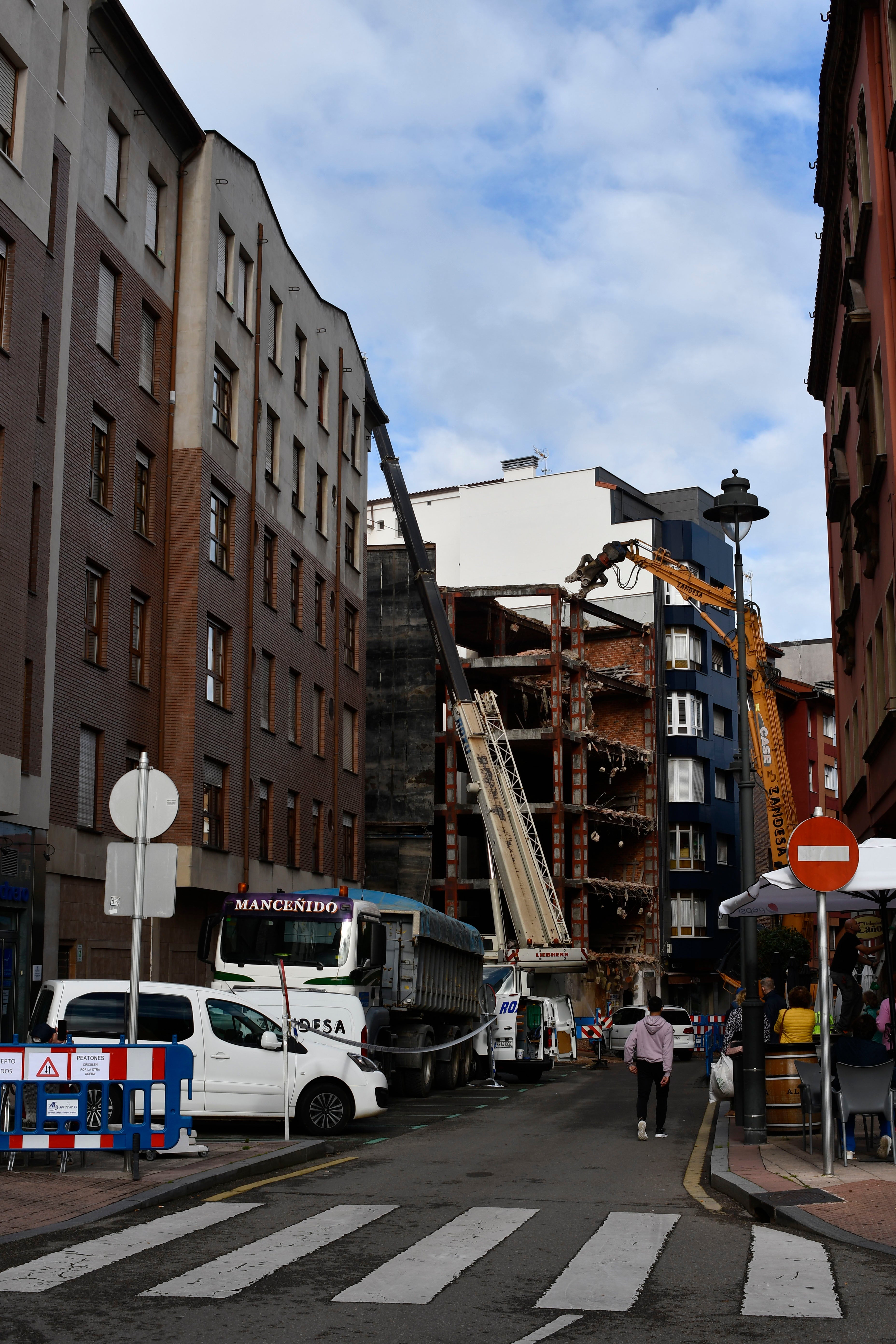 Fotos: Demolición del esqueleto de El Carbayedo