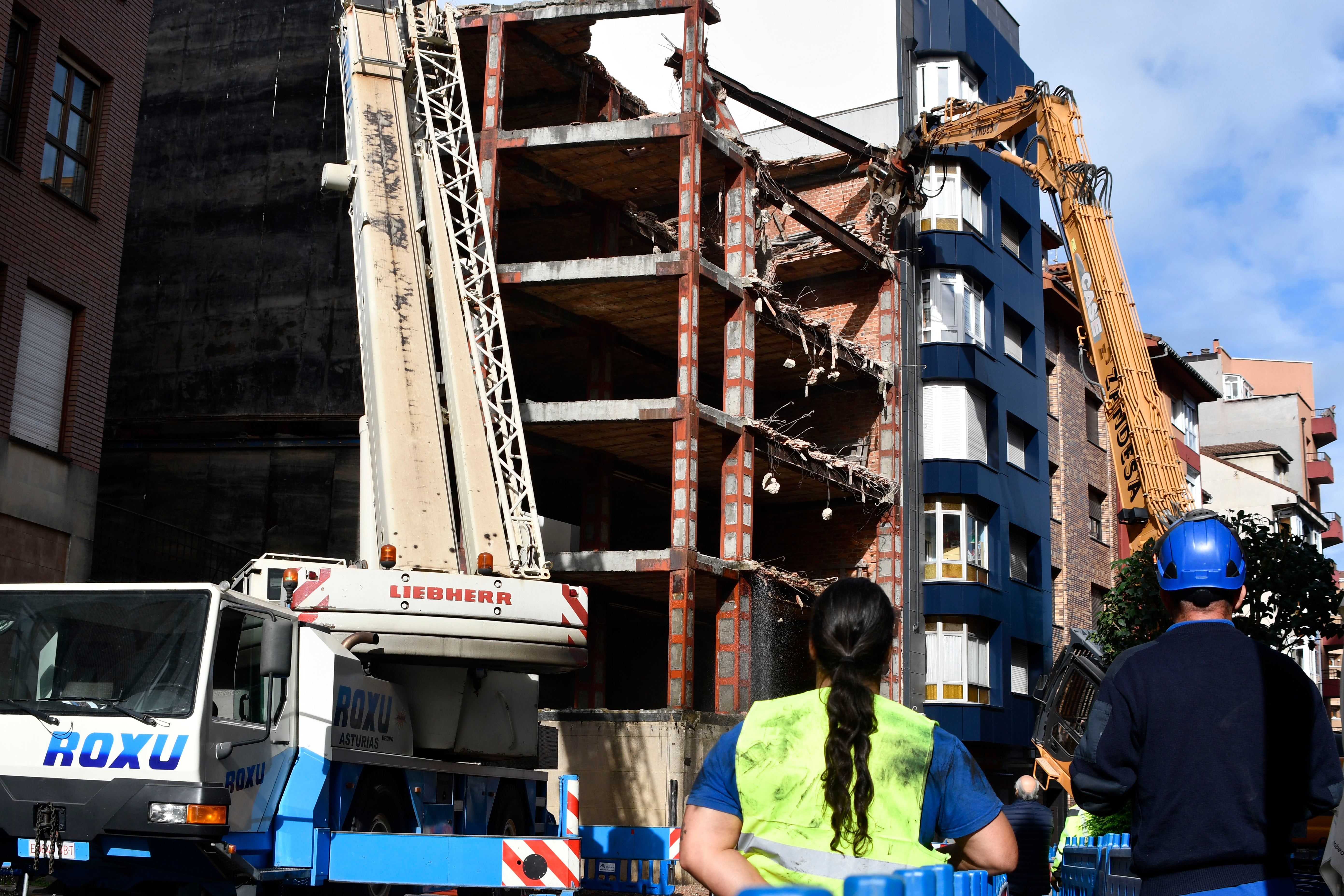 Fotos: Demolición del esqueleto de El Carbayedo